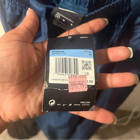 NWT Nike Navy Joggers with detachable belt Size Medium - Picture 9 of 10